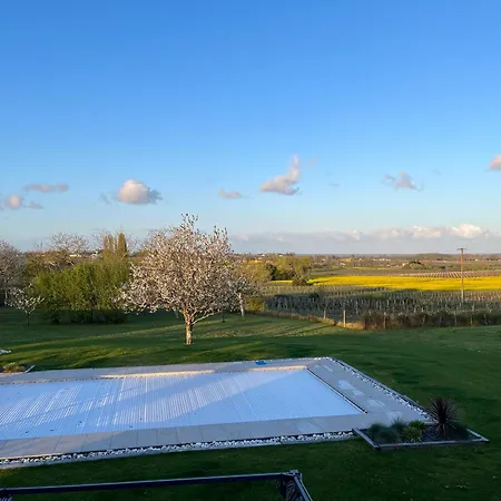 Le Panorama De Canteloup Bed & Breakfast